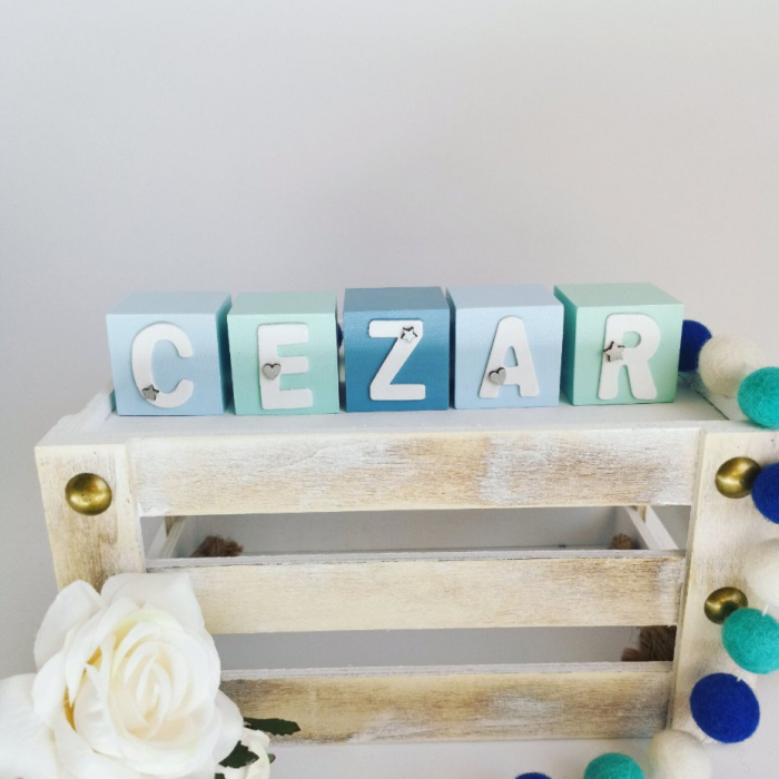 Cub din lemn personalizat cu nume format din litere mari [25]