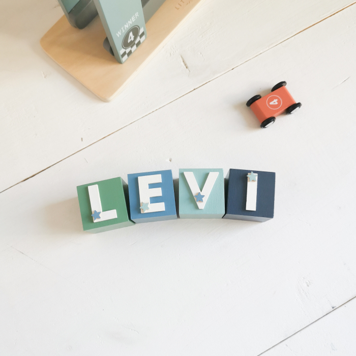 Cub din lemn personalizat cu nume format din litere mari [2]