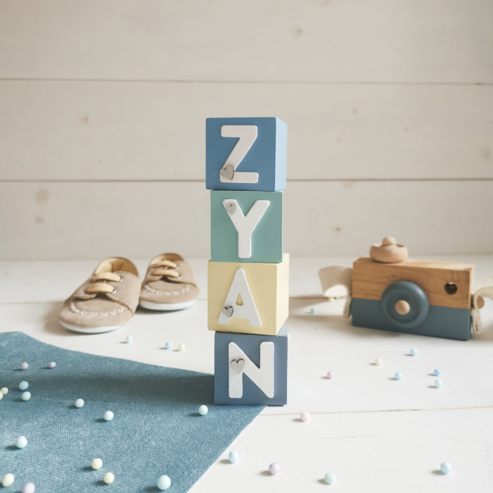 Cub din lemn personalizat cu nume format din litere mari [36]