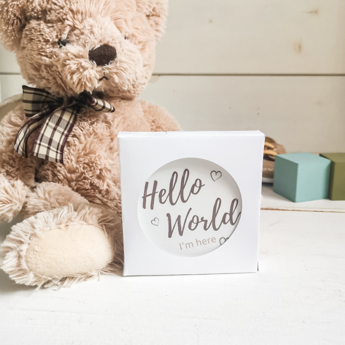 Decoratiune rotunda din lemn Hello World [7]