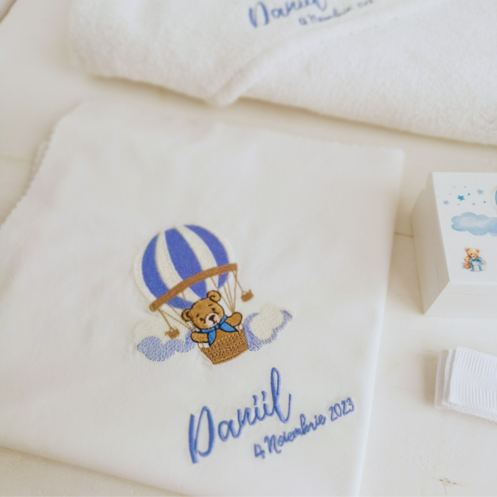 Trusou botez Cloudy Bear | Personalizat in cutie lemn [4]