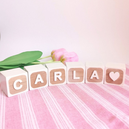 Cub din lemn vopsit partial si personalizat cu litera si figurina [4]