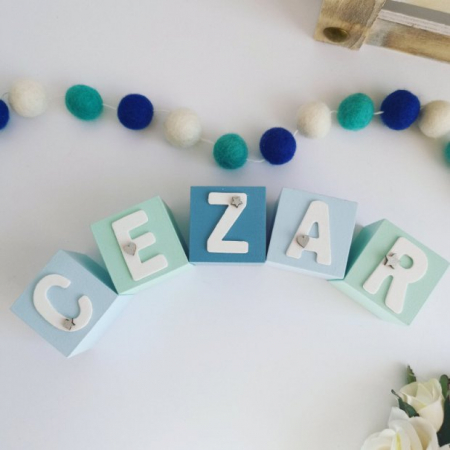 Cub din lemn personalizat cu nume format din litere mari [23]