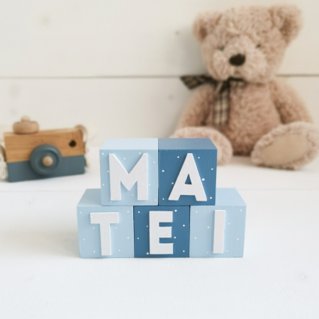 Cub din lemn personalizat cu nume format din litere mari [7]