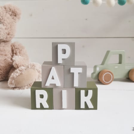Cub din lemn personalizat cu nume format din litere mari [11]