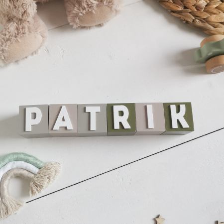 Cub din lemn personalizat cu nume format din litere mari [12]