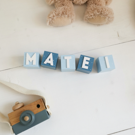 Cub din lemn personalizat cu nume format din litere mari [8]
