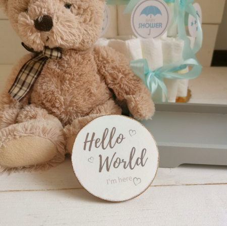 Decoratiune rotunda din lemn Hello World [2]