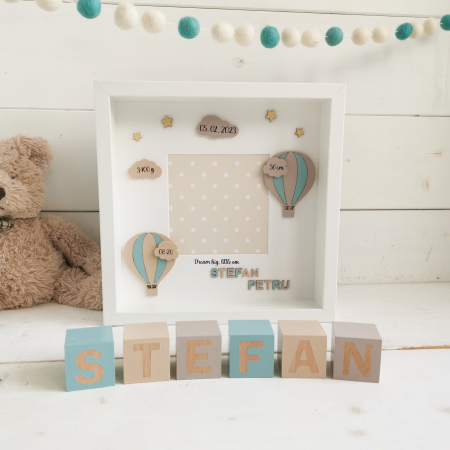 Pachet rama foto personalizata Dream Big si Set 5-7 cuburi din lemn personalizate cu nume Pachet rama foto personalizata Dream Big si Set 5-7 cuburi din lemn personalizate cu nume