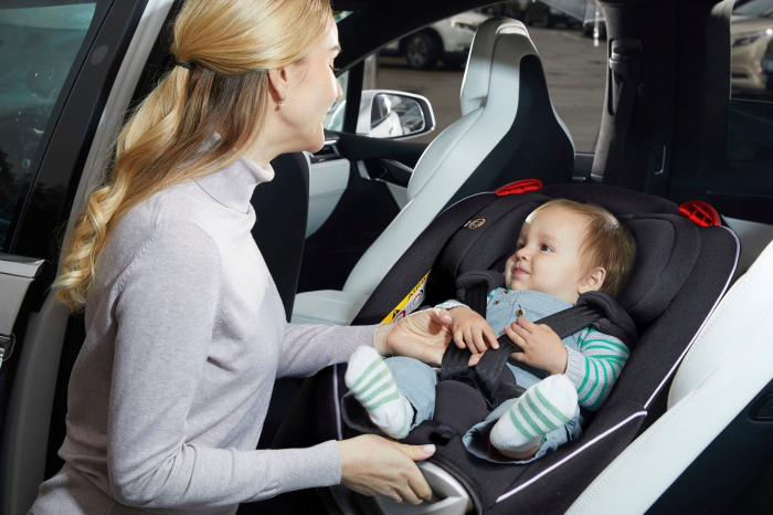 BabyGo - Scaun auto rotativ Fixleg 360 Black, 0-25 kg [5]