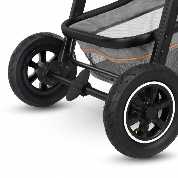 Carucior 3 in 1 Lionelo Amber, Cadru din aluminiu, Landou confortabil, Scaun auto testat ADAC, Accesorii incluse, Geanta parinti, pana la 22 kg, Certificat EN1888, Gri Deschis [67]