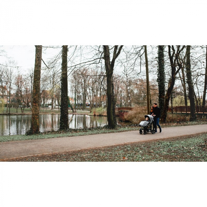 Carucior sport, Lionelo, Annet Plus, De la nastere, Cu accesorii si capotina XXL reglabila, 0 - 22 Kg, Conform cu standardele europene de securitate EN1888-1 si EN1888-2, Negru [18]