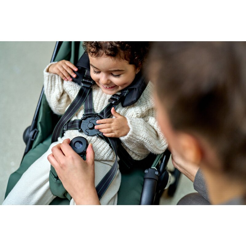 Carucior sport, Lionelo, Bess, Greutate redusa - 7.5 kg, Sustine 22 kg, 6 luni+, Capotina impermeabila, Protectie SPF 50+, Include suport sticla, Pliere cu o singura mana, Compact, Maner pentru transp [20]