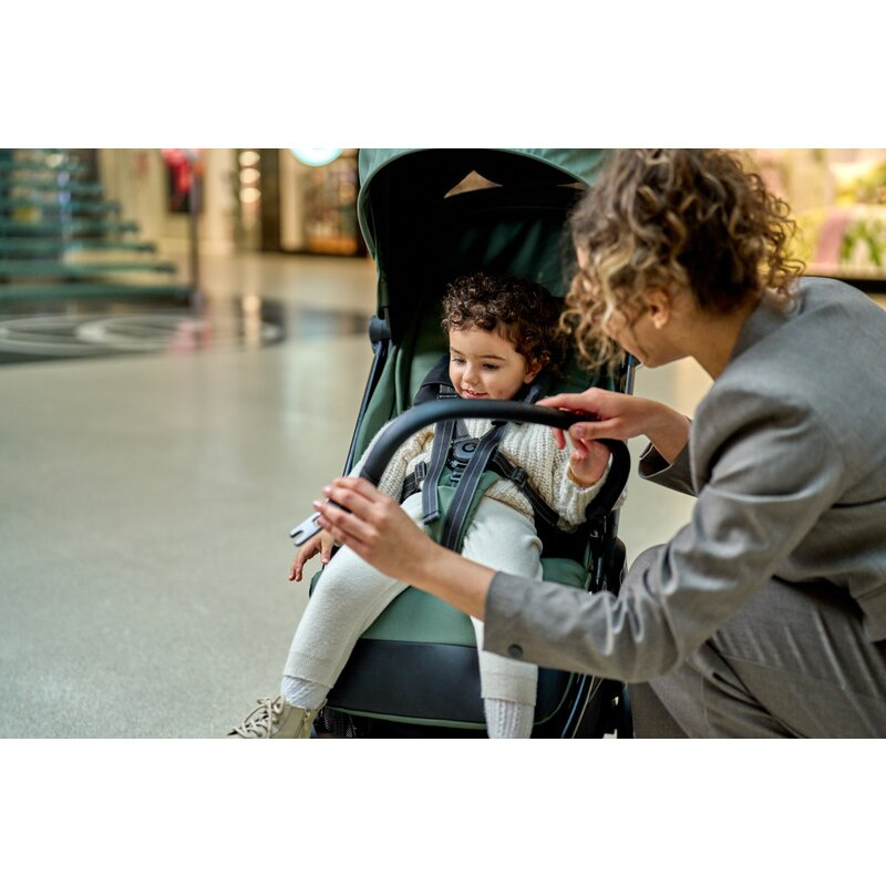 Carucior sport, Lionelo, Bess, Greutate redusa - 7.5 kg, Sustine 22 kg, 6 luni+, Capotina impermeabila, Protectie SPF 50+, Include suport sticla, Pliere cu o singura mana, Compact, Maner pentru transp [19]