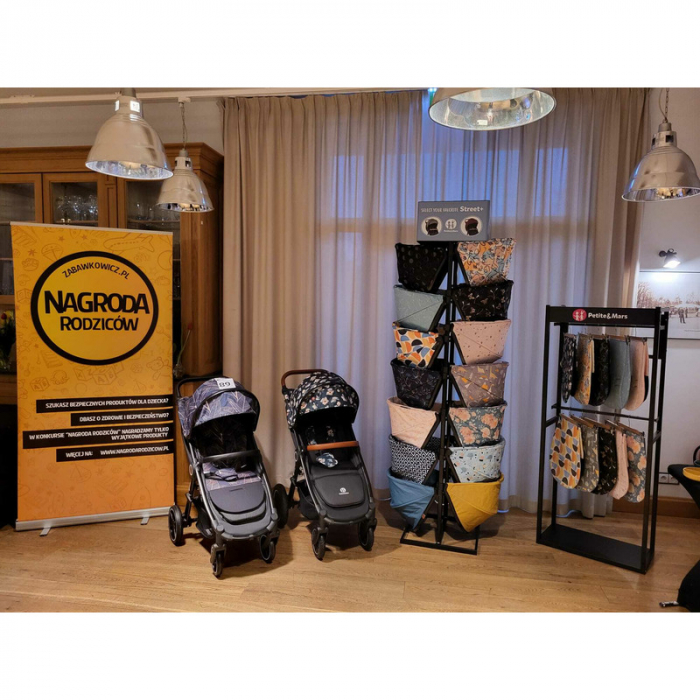 Carucior sport, Petite&Mars, Street+ Air, Include capotina impermeabila Editie limitata, Cu fereastra, husa picioare, cos de bagaje, Cu roti gonflabile, Centura de siguranta in 5 puncte, Pana la 25 kg [18]