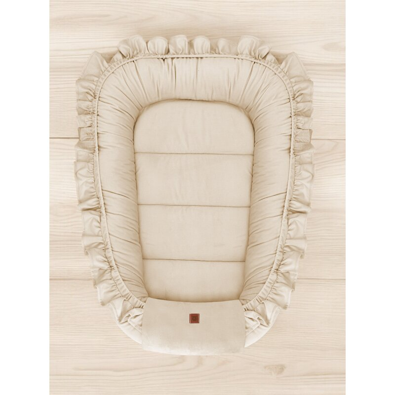 Cosulet bebelus, MimiNu, Pentru dormit, Baby Nest 55 x 75 cm, Cu Volanase, Din catifea, Nugat [2]