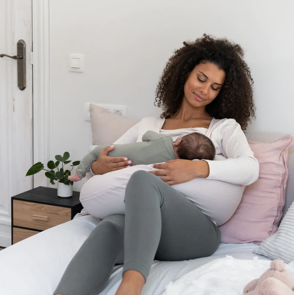 Doomoo - Perna mare 3 in 1 Comfy Big Tetra Almond din bumbac organic: perna gravide, suport pentru hranire, suport pentru bebe [4]