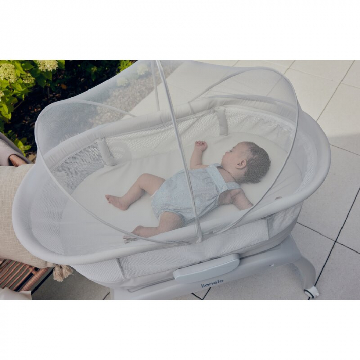 Patut balansoar, Lionelo, Coral, Cu landou ergonomic detasabil, Functie de balansare integrata, Functie de cantar, Sunete si cantece de leagan, Cu roti, Panou tactil sau telecomanda, 0-9 kg, EN 1130:2 [26]