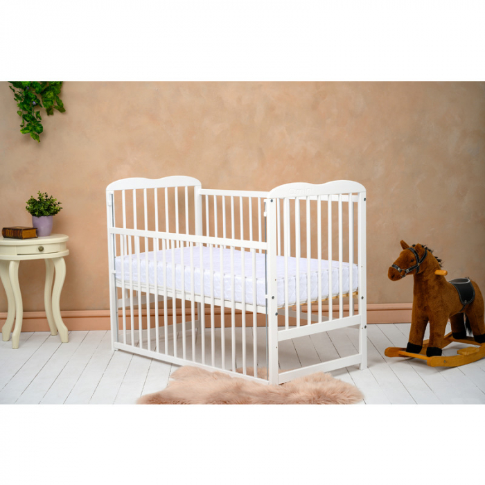 Patut din lemn bebe, 120x60 cm, Cu laterala culisanta, Din lemn de pin, Stabil si rezistent, Inaltime saltea reglabila pe 3 nivele, Laterala cu 3 bete detasabile, EN716-1, EN716-2, Alb, Qmini, Agata + [1]