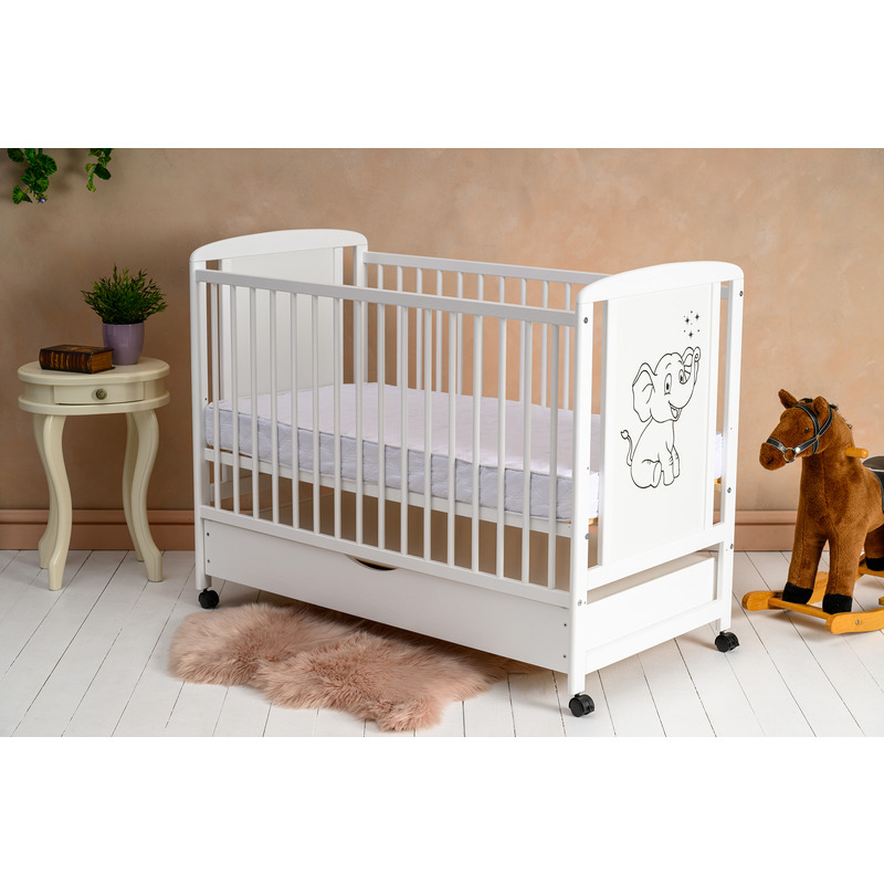 Patut din lemn bebe, 120x60 cm, Cu sertar, Din lemn de pin si mdf, Stabil si rezistent, Inaltime saltea reglabila pe 3 nivele, Laterala cu 3 bete detasabile, EN716-1, EN716-2, Alb, Qmini, Timmi Elepha [1]
