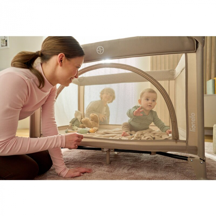 Patut pliant, Lionelo, Laura, 102 x 74 cm, Cu doua nivele, Functie de tarc, Cu roti, Include salteluta si geanta de transport, Pereti din plasa, Deschidere laterala, Pana la 15 kg, 0 luni +, Bej [23]