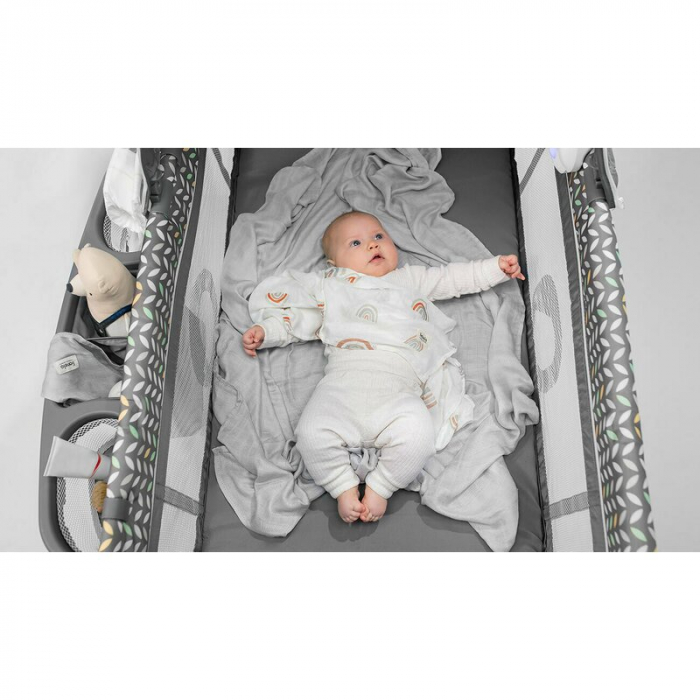 Patut pliant, Lionelo, Sven Plus, 120x60 cm, Cu doua nivele, Cu arcada jucarii, masuta de infasat, vibratii, melodii  conform cu standardele europeane de securitate EN716 si EN12221, Grey Scandi [10]