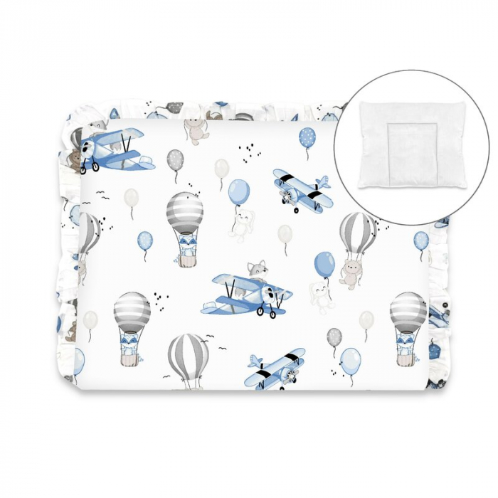 Perna clasica de dormit, MimiNu, Cu volanas, Cu husa detasabila cu fermoar, Din bumbac certificat Oeko Tex Standard 100, Pentru patut, carucior, balansoar, 30x40 cm, Blue Plane [1]