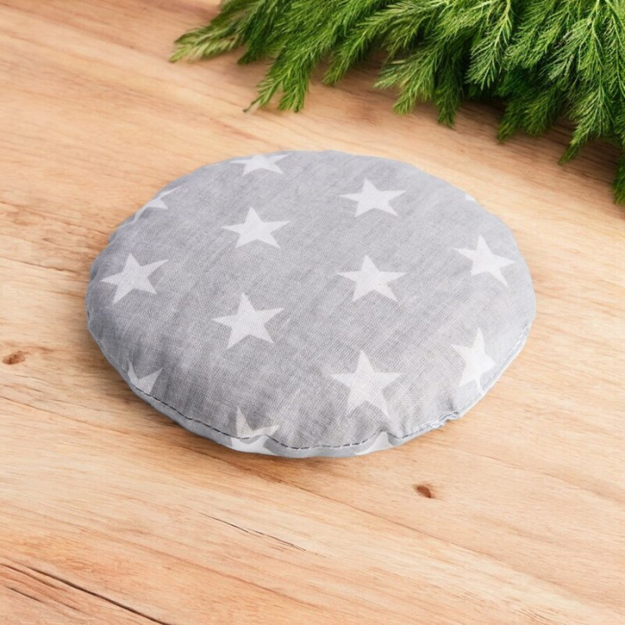 Pernuta anticolici, Qmini, Umpluta cu samburi de cirese, Cu husa din bumbac, Diametru 14 cm, Grey Stars [2]