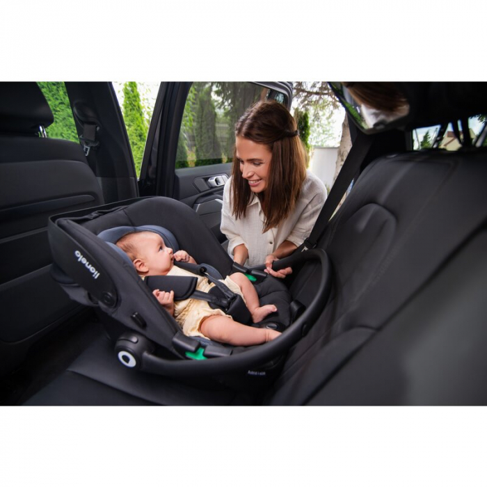 Scoica auto, Lionelo, i-Size Astrid, Include baza Isofix, 0-13 Kg, 40-87 cm, Cu maner si capotina reglabile, Cu protectie laterala avansata, Salteluta confortabila, Testat ADAC, Conform cu R129, Negru [38]