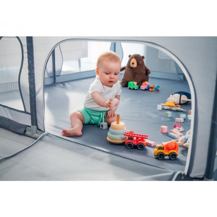 Tarc de joaca copii, Lionelo, Willow XL,180 x 200 cm, Pliere compacta, Include geanta de transport, Din plasa, Cu doua intrari laterale si fermoar, Cu ventuze pentru stabilitate, Conform cu EN 12227:2 [25]