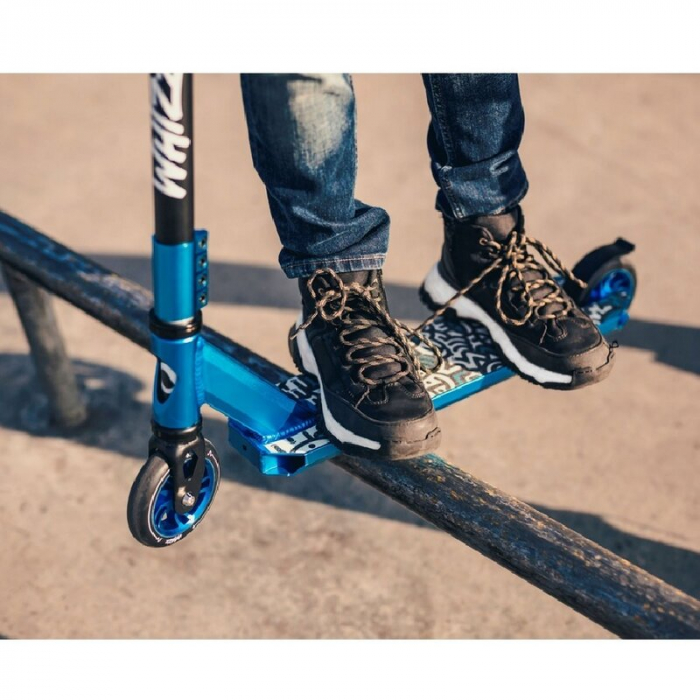 Trotineta, Lionelo, Whizz, Pentru Acrobatii, Rulmenti ABEC-9, Sistemul de compresie IHC 9, 20 - 100 kg, Conform cu standardul european de securitate EN14619, Albastru [35]