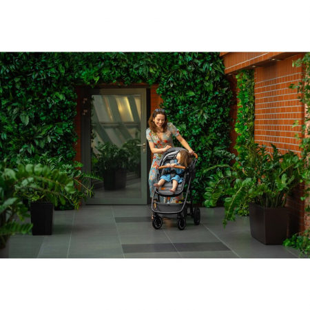 Carucior 3 in 1 Lionelo Amber, Cadru din aluminiu, Landou confortabil, Scaun auto testat ADAC, Accesorii incluse, Geanta parinti, pana la 22 kg, Certificat EN1888, Gri Deschis [50]