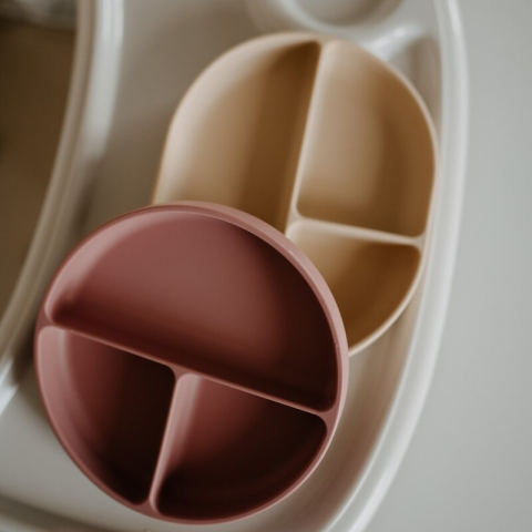 Farfurie compartimentata, Petite&Mars, Take&Match, Din silicon, Rotunda, Cu ventuza si 3 compartimente, Adecvata pentru masina de spalat vase si microunde, Nu absoarbe mirosuri, Fara BPA, 500 ml, 6 lu [4]