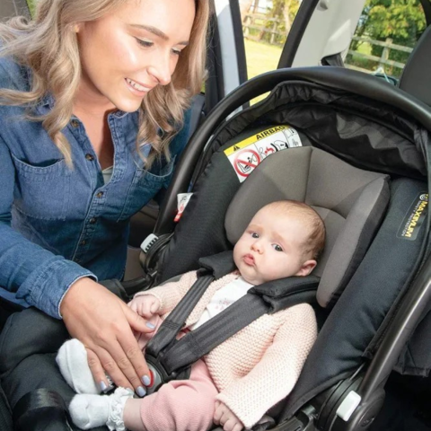 Graco - Scoica auto SnugEssentials Midnight Black, 40-75 cm, testata ADAC si certificata R129 [2]