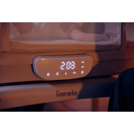 Patut balansoar, Lionelo, Coral, Cu landou ergonomic detasabil, Functie de balansare integrata, Functie de cantar, Sunete si cantece de leagan, Cu roti, Panou tactil sau telecomanda, 0-9 kg, EN 1130:2 [43]