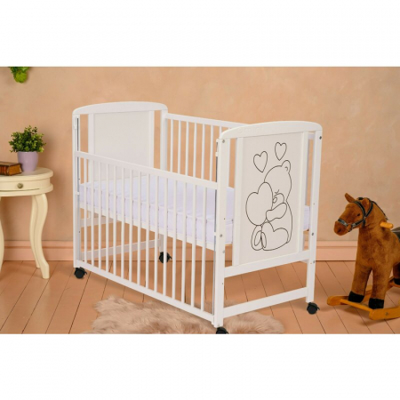 Mobilier si Lenjerie - Patut din lemn, 120x60 cm, Cu laterala culisanta, Din lemn de pin si mdf, Stabil si rezistent, Inaltime saltea reglabila pe 3 nivele, Laterala cu 3 bete detasabile, EN716-1, EN716-2, Alb, Qmini, Timmi