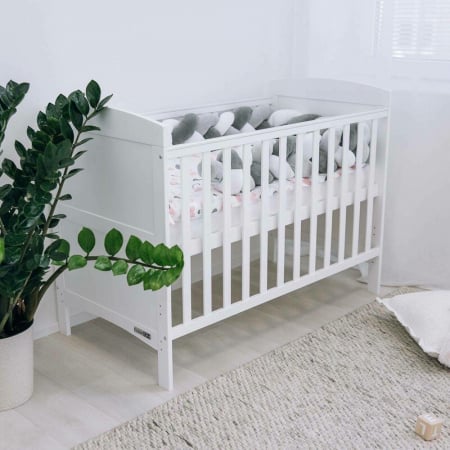 Patut din lemn bebe, 120x60 cm, Transformabil pentru bebe si junior, Din lemn de pin si mdf, Cu sina speciala pentru dentitie, Stabil si rezistent, White, FreeON, Lory [11]