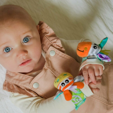 Set jucarii zornaitoare, Playgro, Include sosete interactive si 2 bratari, Inchidere cu velcro, Stimuleaza dezvoltarea senzoriala si tactila, 6 luni+, Jungle Wrist Rattle and Foot Finder [9]