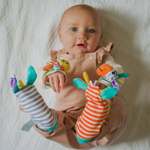 Set jucarii zornaitoare, Playgro, Include sosete interactive si 2 bratari, Inchidere cu velcro, Stimuleaza dezvoltarea senzoriala si tactila, 6 luni+, Jungle Wrist Rattle and Foot Finder [8]