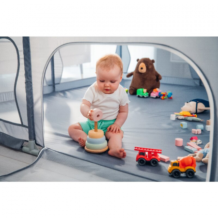 Tarc de joaca copii, Lionelo, Willow XL,180 x 200 cm, Pliere compacta, Include geanta de transport, Din plasa, Cu doua intrari laterale si fermoar, Cu ventuze pentru stabilitate, Conform cu EN 12227:2 [25]