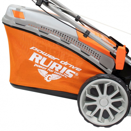 Masina de tuns gazon/iarba autopropulsata pe benzina RURIS RX333S,motor Briggs&Stratton, 3 CP, 140 CC, 4 timpi, 46 cm latime lucru, 25-75 mm inaltime lucru,carcasa metal, 65 l sac colector,rezervor 0.8 l [7]