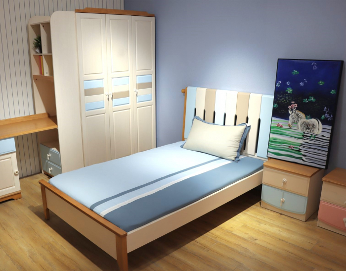 Set mobilier Lucas din  lemn masiv de frasin pentru camera copii 4 piese: pat (saltea necesara 120 x 190cm), o noptiera, dulap 3 usi, birou drept -cod 5503 [4]
