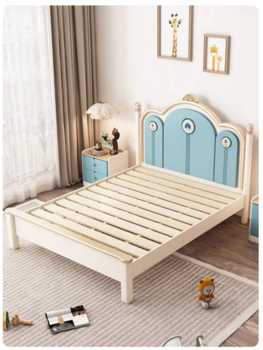 Set mobilier Bluey din  lemn masiv de stejar pentru camera copii 3 piese: pat (saltea necesara 150 x 190cm), o noptiera, dulap 3 usi, -cod 6601 [7]