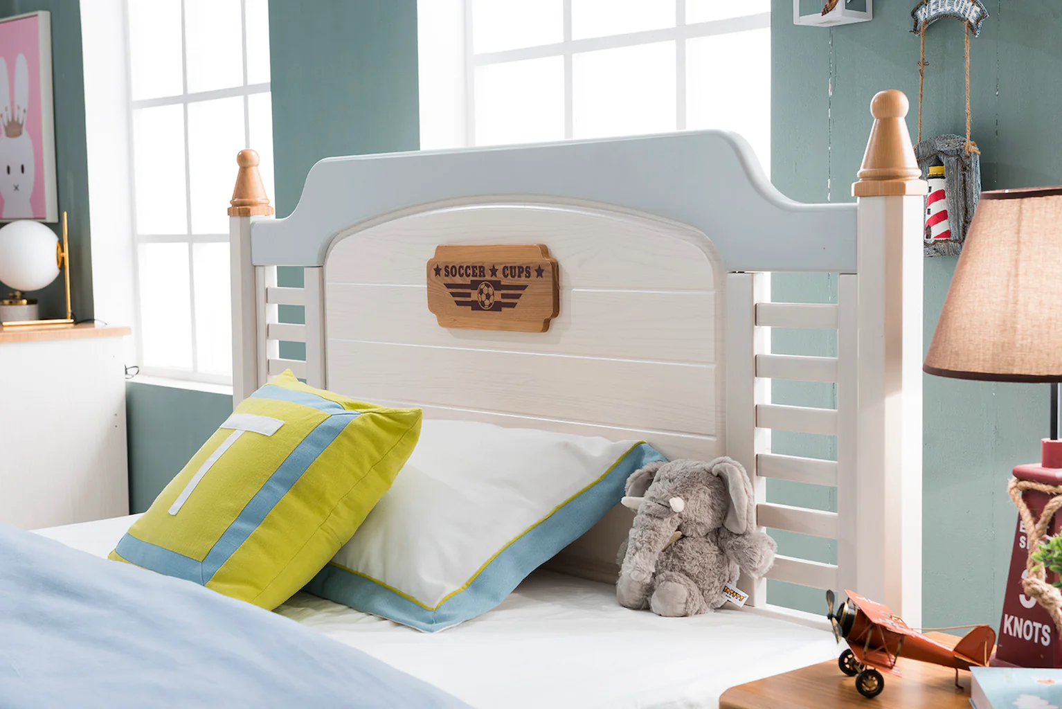 Set mobilier Football din  lemn de frasin pentru camera copii 4 piese: pat (saltea necesara 120 x 200cm), o noptiera, dulap 3 usi, birou colț -cod 5506 [2]