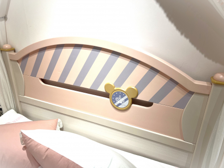 Set mobilier Minnie din  lemn frasin  pentru camera copii 4 piese: pat (saltea necesara 120 x 200cm), o noptiera, dulap 3 usi, birou -cod 2201 [1]