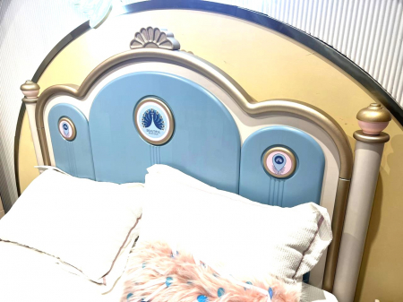 Set mobilier Bluey din  lemn masiv de stejar pentru camera copii 3 piese: pat (saltea necesara 150 x 190cm), o noptiera, dulap 3 usi, -cod 6601 [4]