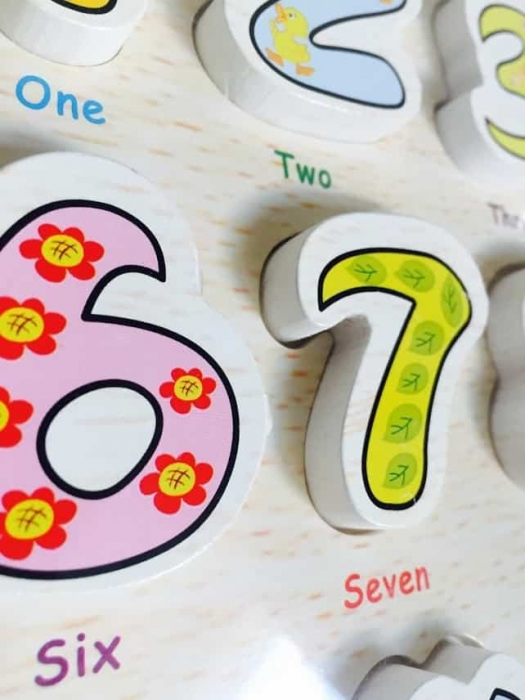 Puzzle 3D din Lemn cu Cifre cu Floricele si Stelute si Simboluri Montessori [4]