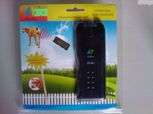 Sport & Activitati in aer liber - Aparat cu ultrasunete impotriva cainilor agresivi, Dog Chaser ZF-851