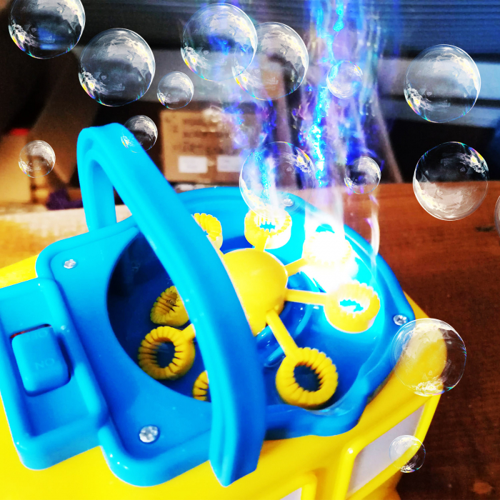 Jucarie de Facut baloane de sapun pentru copii "Bubble Car", cu muzica si lumina si recipient sapun Vision [3]