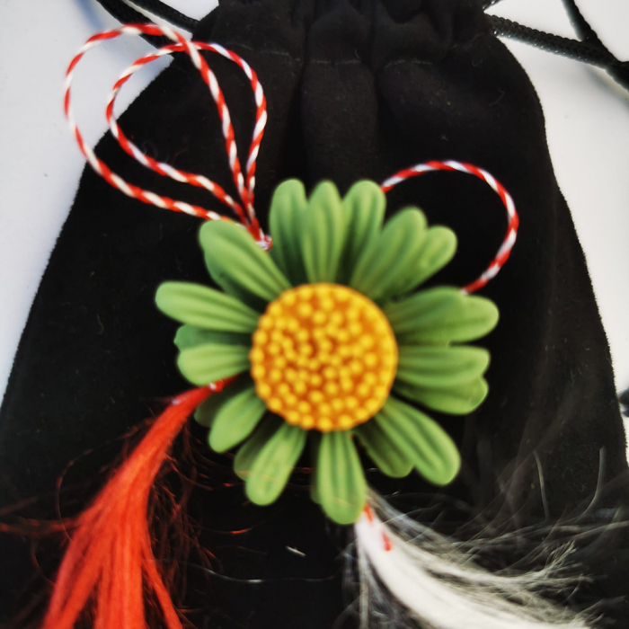 Martisor Brosa de Metal pe Saculet de Catifea, Margareta Verde, Colectia VisionXXI [2]
